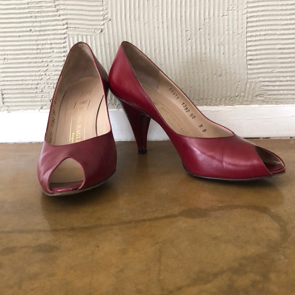 Red pumps